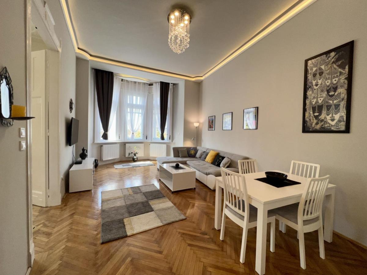 Krisztina Apartments Budapest Luaran gambar