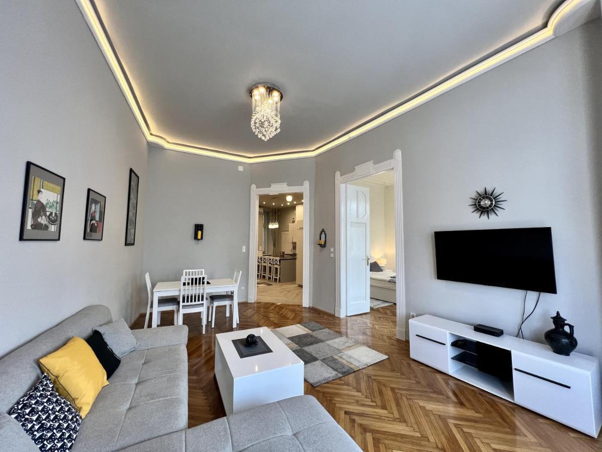 Krisztina Apartments Budapest Luaran gambar