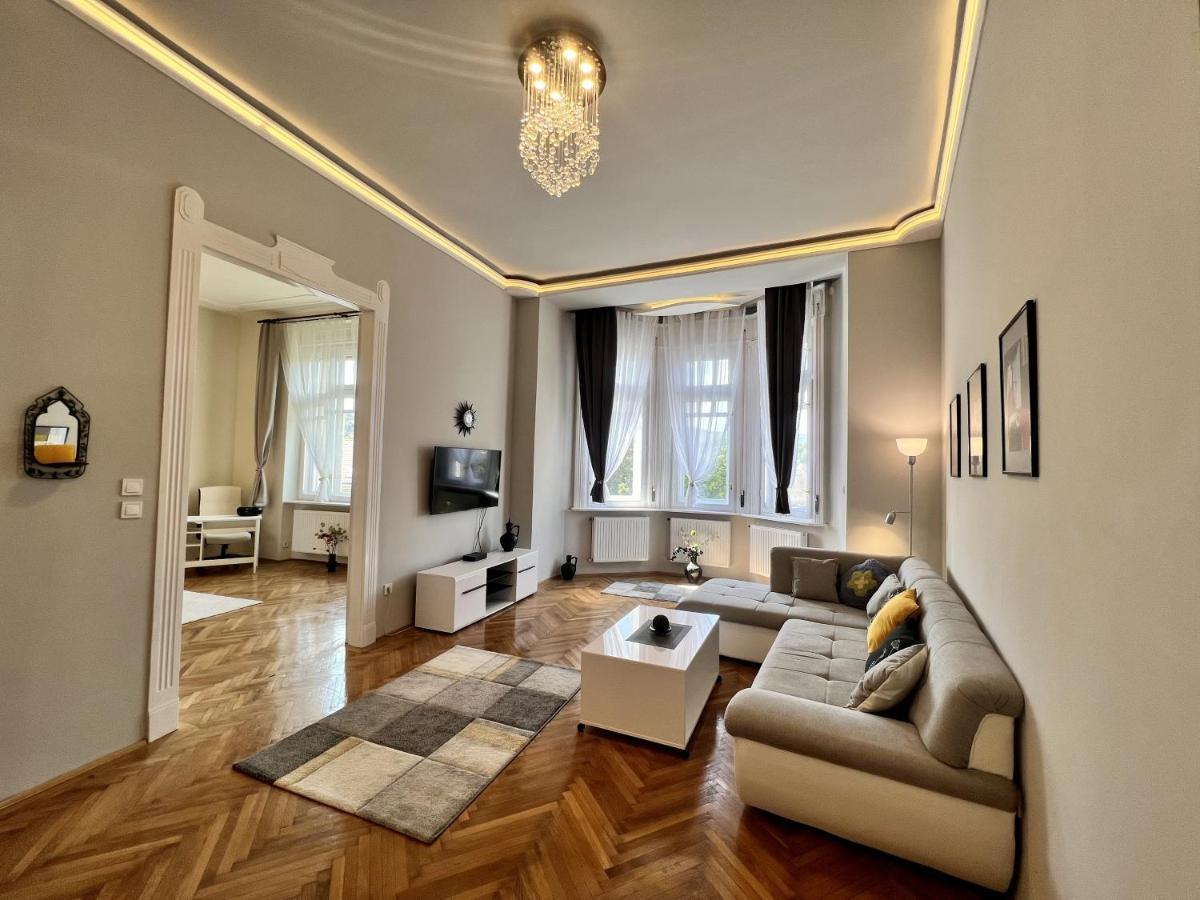 Krisztina Apartments Budapest Luaran gambar