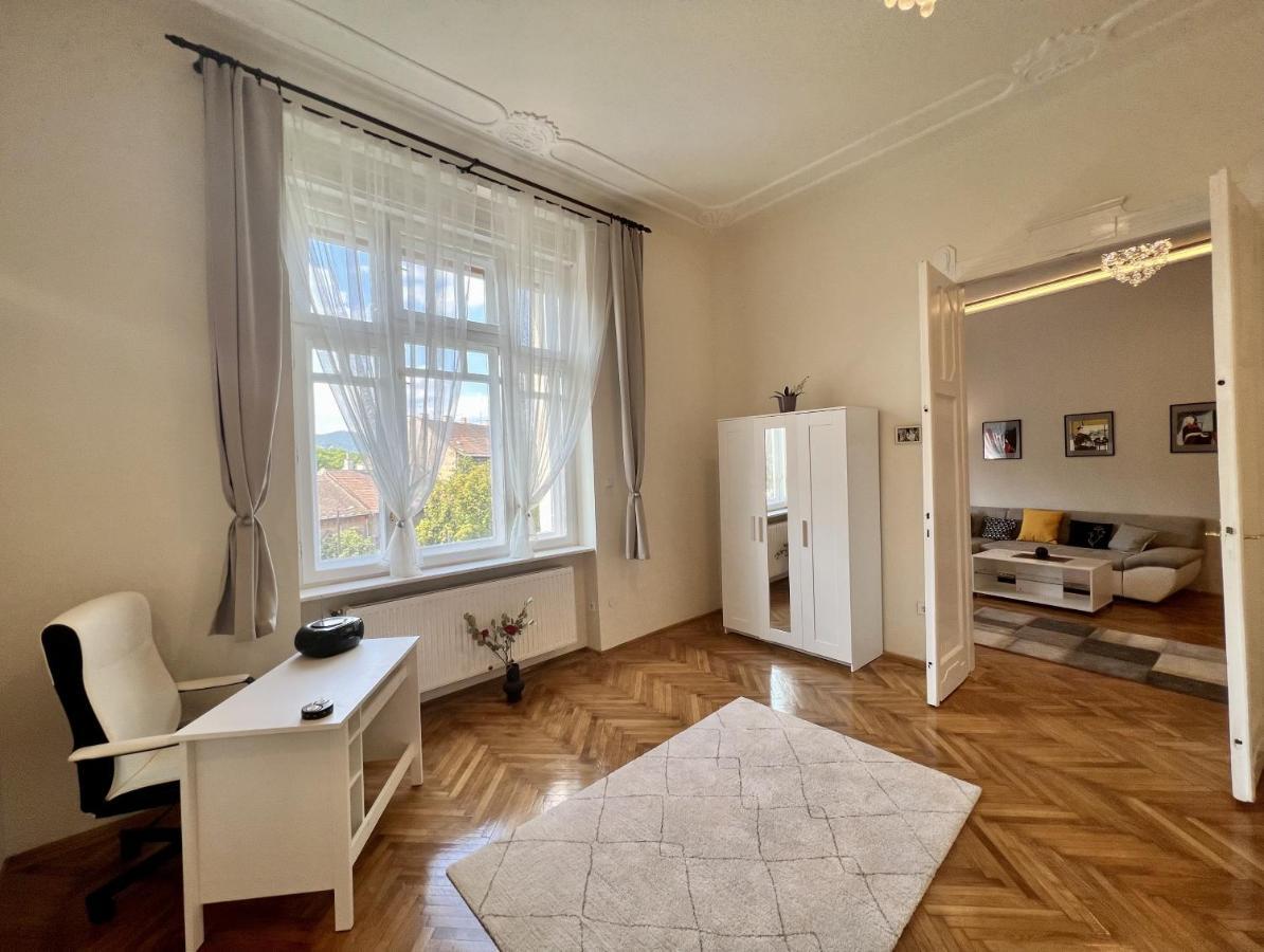 Krisztina Apartments Budapest Luaran gambar