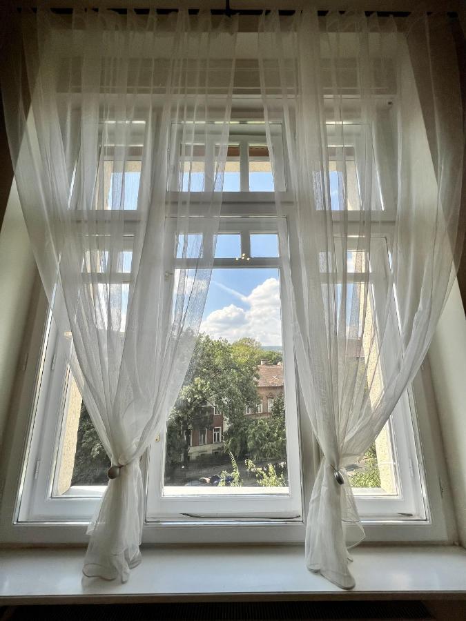 Krisztina Apartments Budapest Luaran gambar