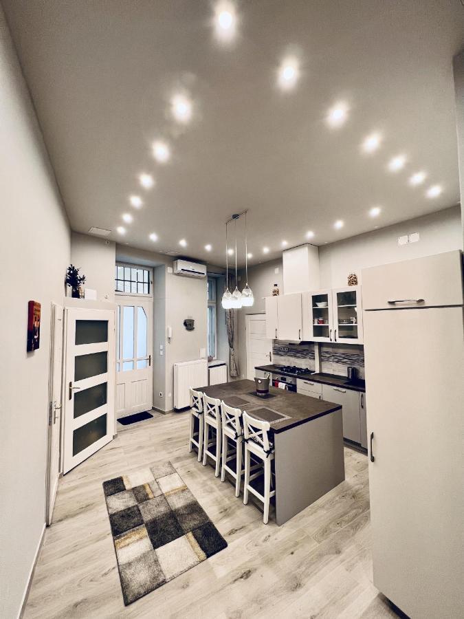 Krisztina Apartments Budapest Luaran gambar