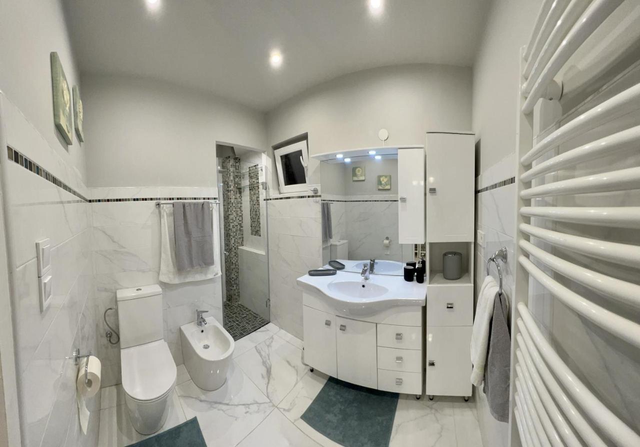 Krisztina Apartments Budapest Luaran gambar